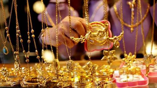 The stability of gold prices on Monday and 21 scored 792 pounds