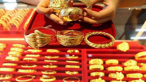 A slight decline in gold prices on Monday August 2 2021