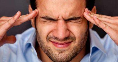 Learn about the reasons for tilting the right side of the face of the most famous headache