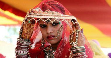 An Indian bride asks for divorce with its wedding over the groom glasses
