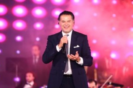 Ragheb Alama shines in his first participation in the Arab Music Festival with a full number