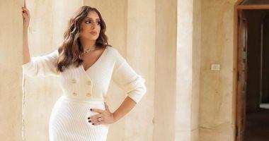 Angham directed a message to Sherine Abdel Wahab Bent Asset and an education