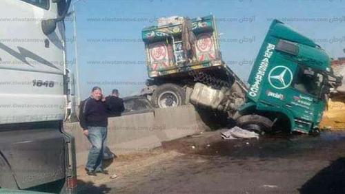 A transport vehicle capsize above the Middle Road in Helwan without any injuries