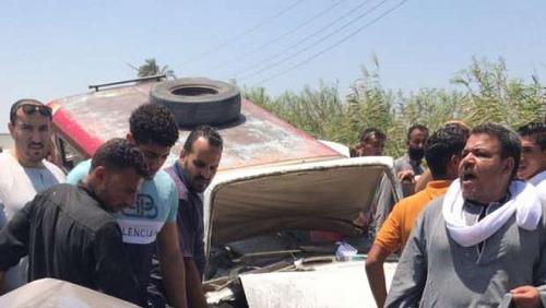 One person killed and 4 others injured in collision 3 cars in Shower Qena