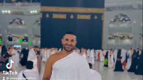 Ahmed Saad is being attacked by the performance of Umrah you are in the house of our Lord