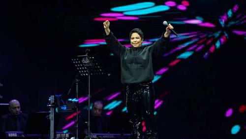 Sherine light up the sky of Kuwait in the ceremony of the total number and