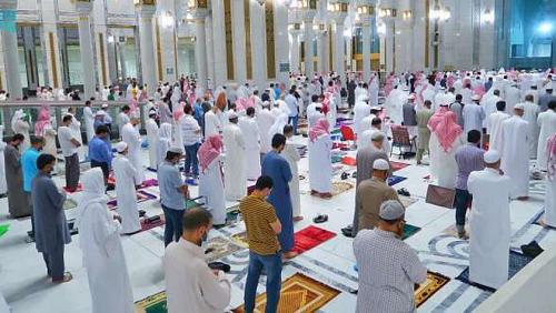 The performance of Thajjid prayers in the two Holy Mosques and the sons amid precautionary measures