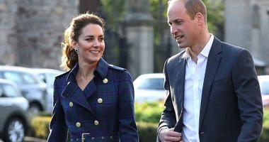 Kate Middleton is elegant in an amazing coat with a photo of Scotland