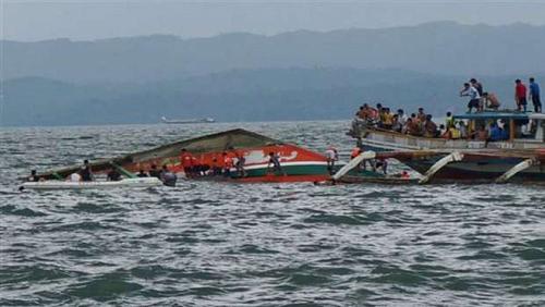 URGENT 45 people in migrant boat off Turkey coasts
