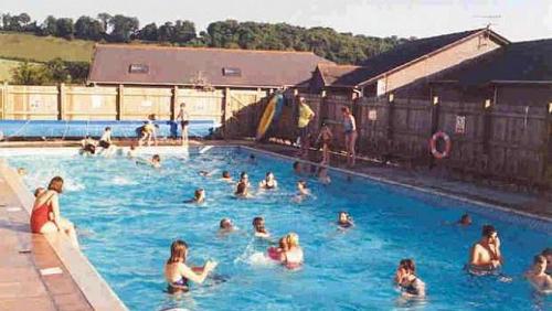 The suspension of the resolution of preventing veiled descent of swimming pools in clubs today