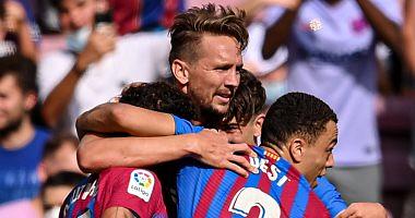 Barcelona outperforms Levante with Dibai and De Young in the first half
