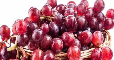 The benefits of grapes for your child enhances his immunity and protect him from constipation