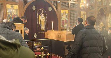 Khalil Hanna Tadros in the church to establish a funeral mass on the great writer