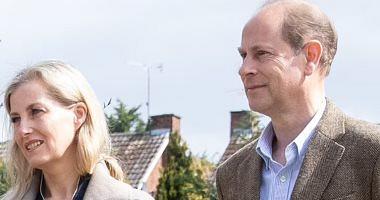 Prince Edward and his wife mounted from Harry and Mejan interview with Opera details
