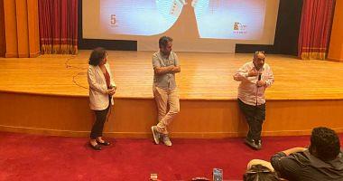 The audience of the Aswan Festival praises the Egyptian film to and from Mir in his first offer