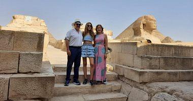 Former President of Colombia and his family visit the Area Pyramids