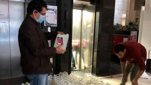 Ayman Abdel Majeed provides a mosque alcohol and disinfectants with an unprecedented reduction of journalists