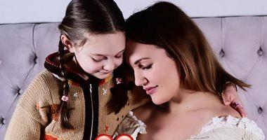 Princess Maryam Ozley with a white dress with her daughters in Photoshen new photos