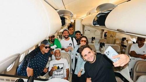 كوميديا عائله تس خلال رحلتهم للمشاركه في موسم الرياض صور