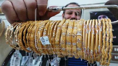 The stability of gold prices in the stores on Tuesday