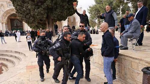Settlers storm the Al Aqsa Mosque and the killing of 2 in the Israeli bombing of Jabalia