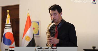 Watch a break from Creativity for the Korean Ambassador to play 3 beats on saxophone