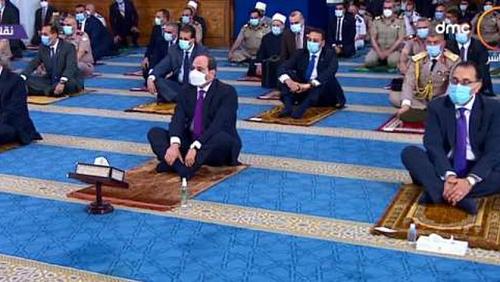 URGENT Sisi arrives in the mosque in the new scholarship to perform Eid prayers