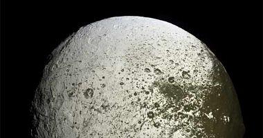 Saturn satellite may hesize the surrounding surroundings under approximately 20 miles of ice