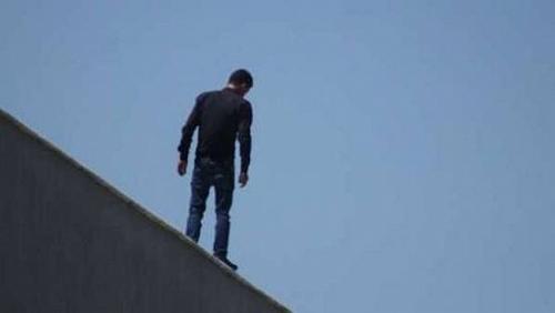 Saving a young man from death threatened to throw himself from the top of his familys house in Helwan