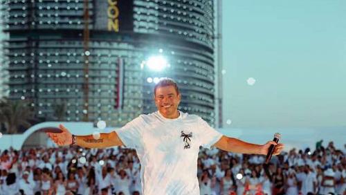 Amr Diab the first Arab singer to exceed the billion listening to Anghami