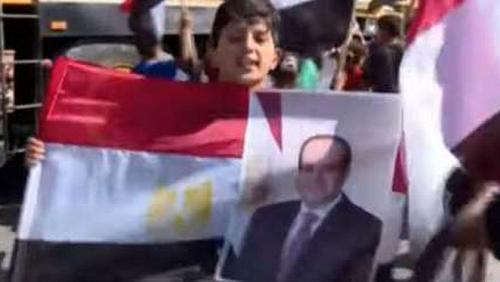 The flags and signs of victory and the images of Sisi Palestinians thank Egypt says and actions