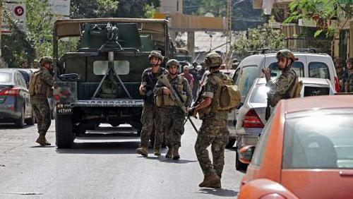 Hezbollah launches shells in Beirut and the Lebanese army spreads on the streets