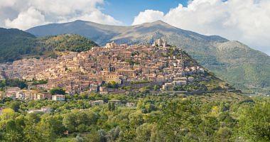 Italian villages pay 33 thousand dollars for those who move to live by knowing the conditions