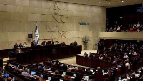 The Knesset votes in favor of a bill setting the ceiling of the prime minister