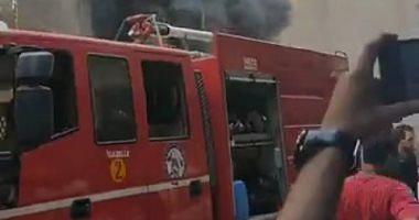 Civil protection controls a fire in a mobile shop in Dokki