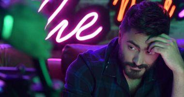 Tamer Hosny celebrates a tough clip of 7 million views in two days