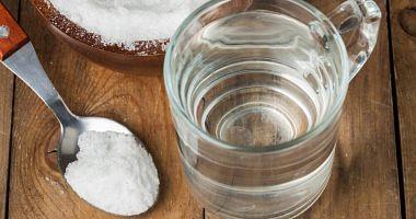 How can baking soda remove structure spots on your teeth