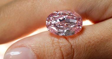 A technology that pulls carbon from the atmosphere for making precious stones Learn details