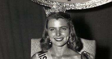 A former Miss for America exposed its crown for sale in auction to know why