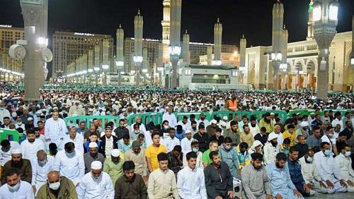 The first prayer of Taraweeh for Ramadan 2022 in the Two Holy Mosques