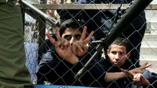 Peace be upon the prisoners of Palestinians editors cited because of diseases during detention