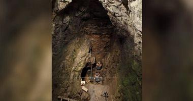 Find the oldest fossils for Man Denisovan in Siberia details