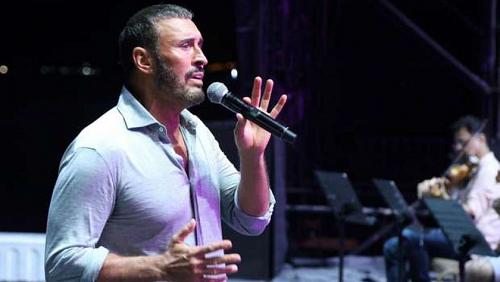 Unfortunate footage of Kazem El Sahers concerts after returning to singing in Egypt Rod and Dabdib