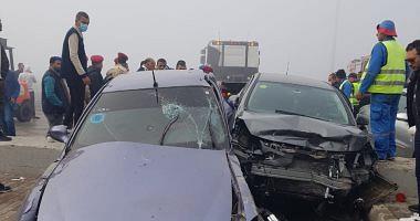 8 people were injured after two car collision in Fayoum Desert Road