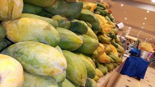 Mango prices in the markets begin with 8 pounds and up to 20 pounds