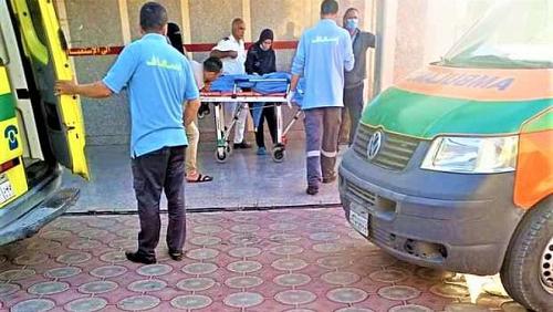 URGENT child kills a young man and injures 5 in Giza income in his car in a shop