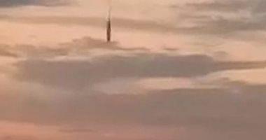 A foreign body flies in the skies of the United States believed to be a spacecraft video