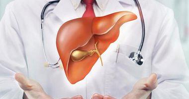 How does hepatitis affect the spleen and iron levels inside the body