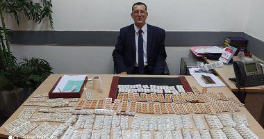 Customs of Cairo airport controls an attempt to smuggle the amount of narcotic disks