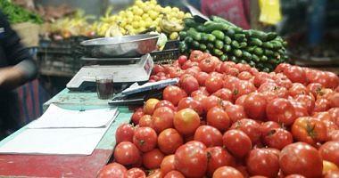 Details of vegetable prices and fresh fruits in the market